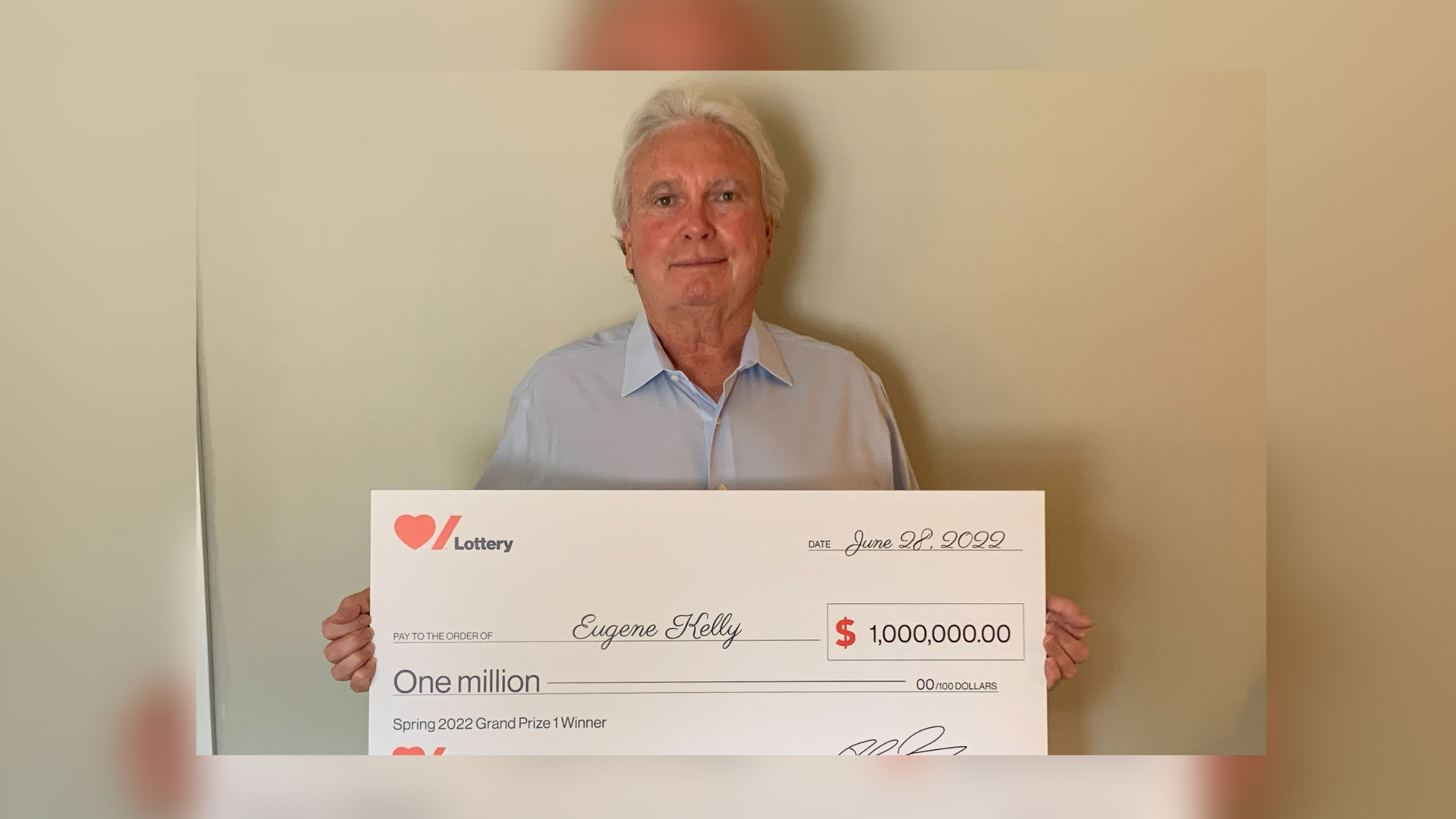 Heart & Stroke Spring 2022 Lottery Grand Prize winner Eugene Kelly holding his cheque for $1 million.