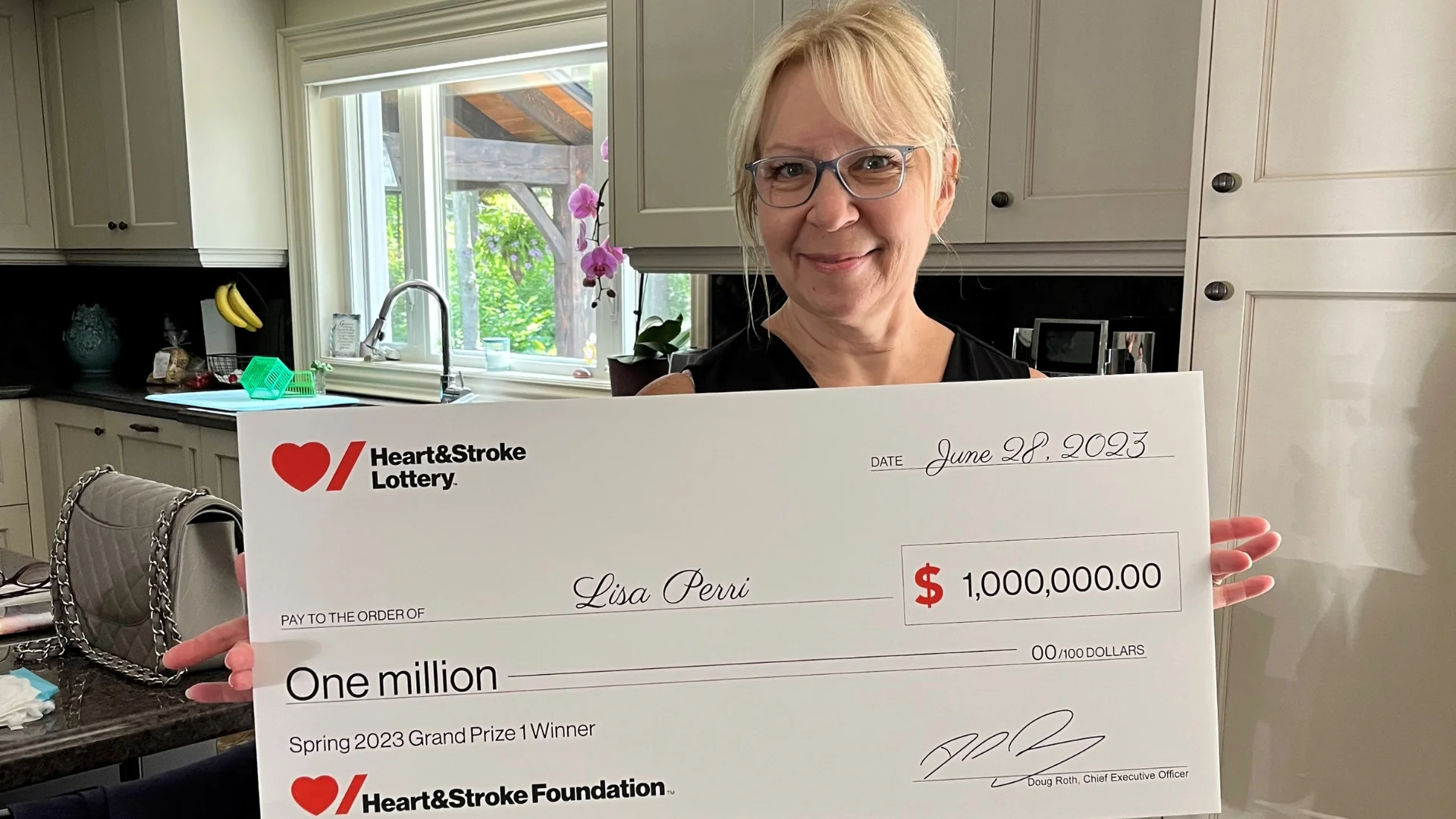 Grand Prize lottery winner Lisa Perri holds a cheque for $1,000,000